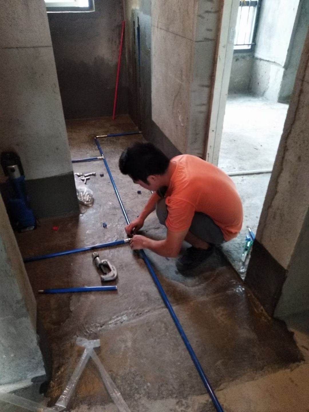 乐鱼手机版-乐鱼(中国)
牌覆塑不锈钢饮用水管安装现场.jpg